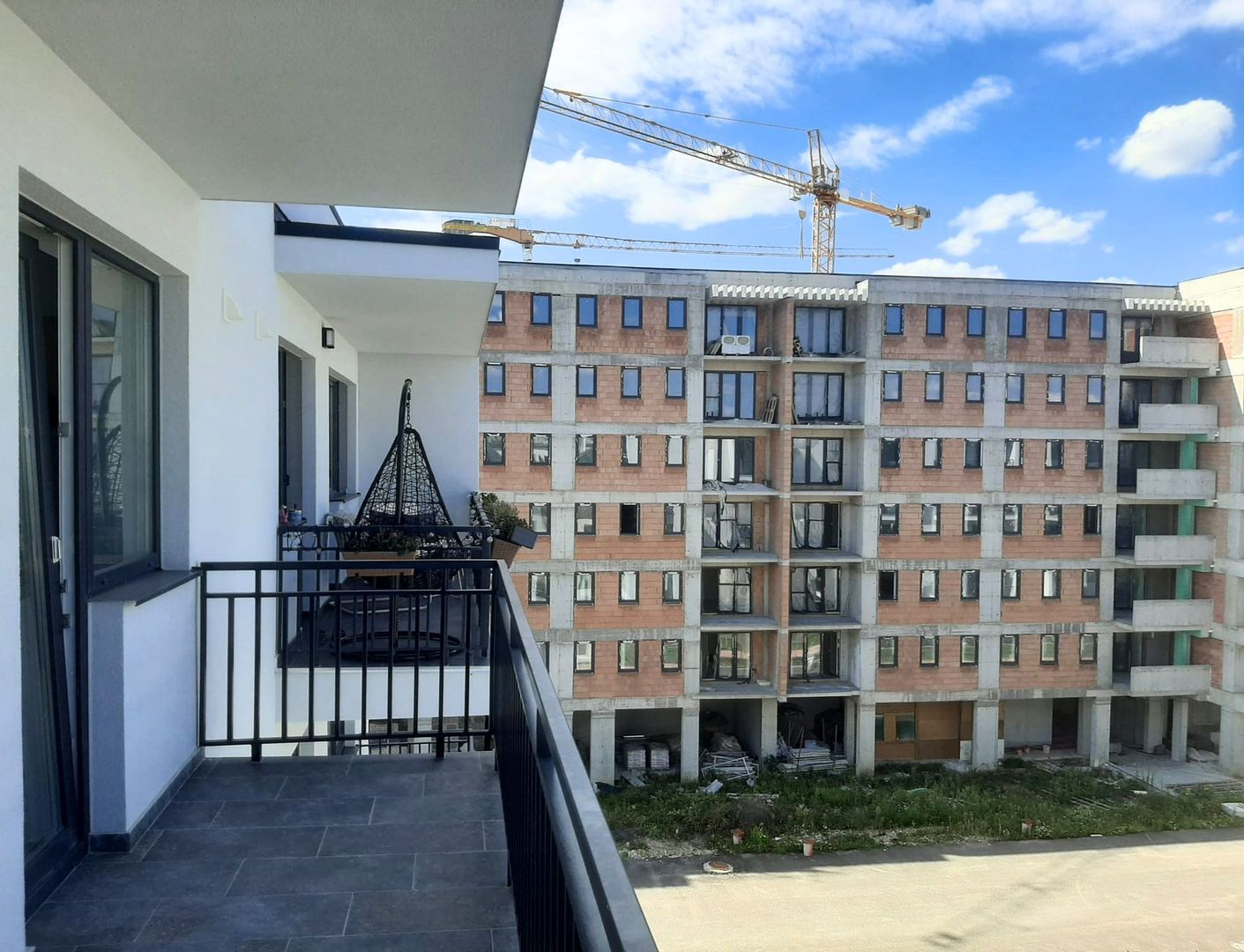 Un Apartament Pentru O Viață Bună  Coresi  2025 - Poză 7