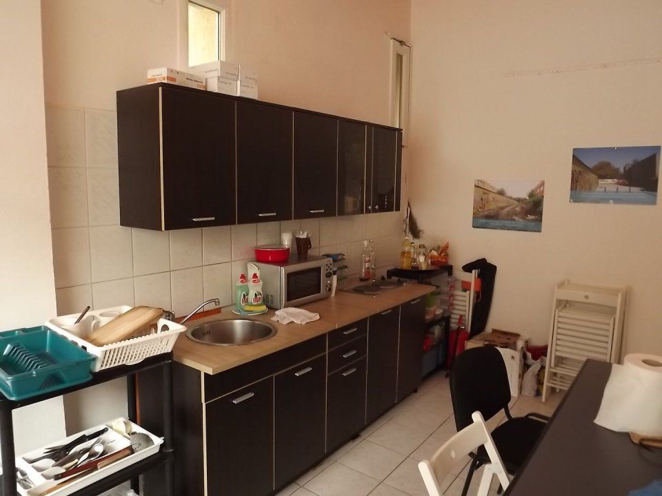 Casa Titulescu cu parcare privata -posibilitate extindere curte pana la 500 mp - Poză 6