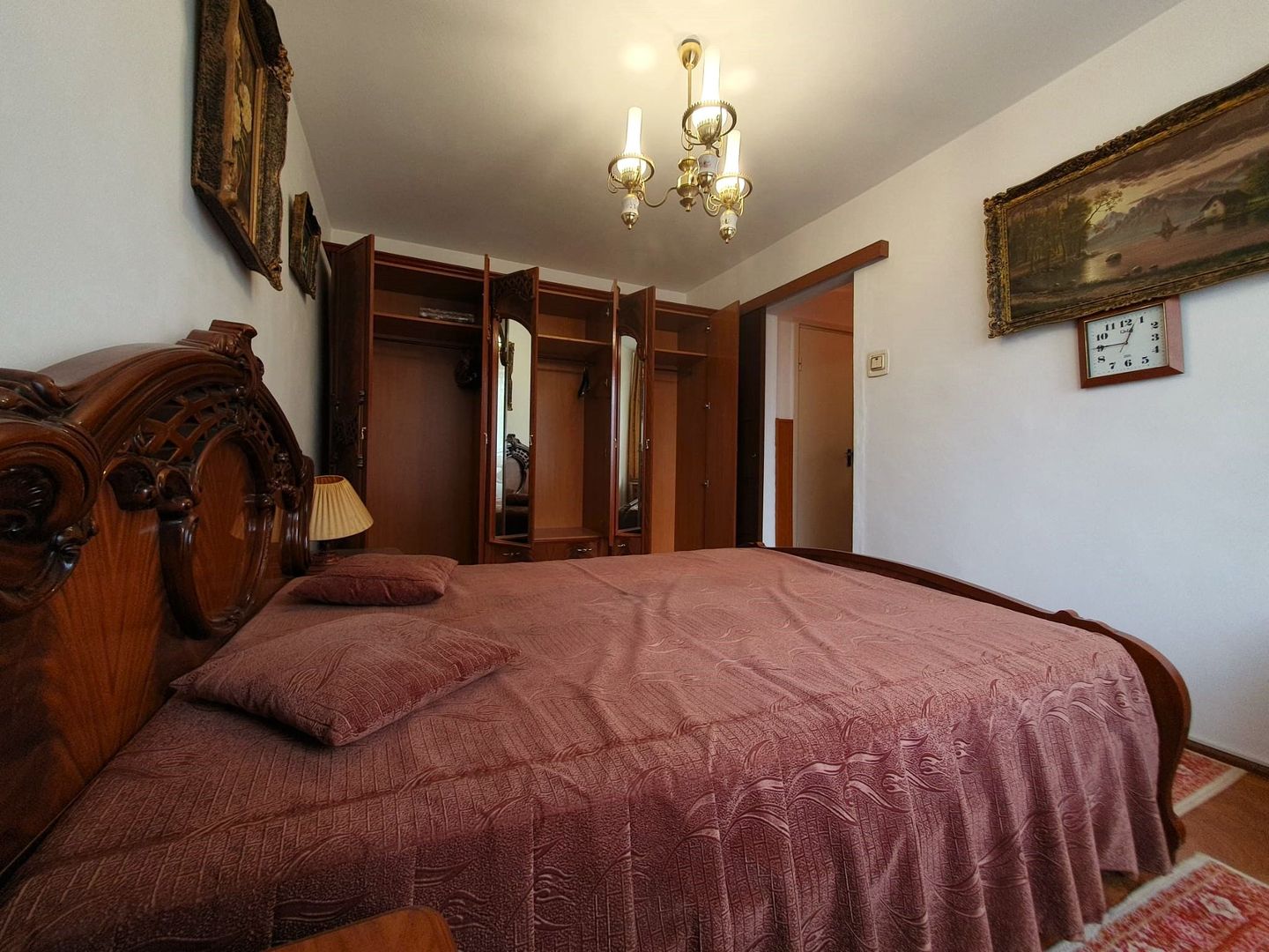 Apartament luminos cu vedere spre biserică, într-un cartier verde și liniștit. - Poză 23