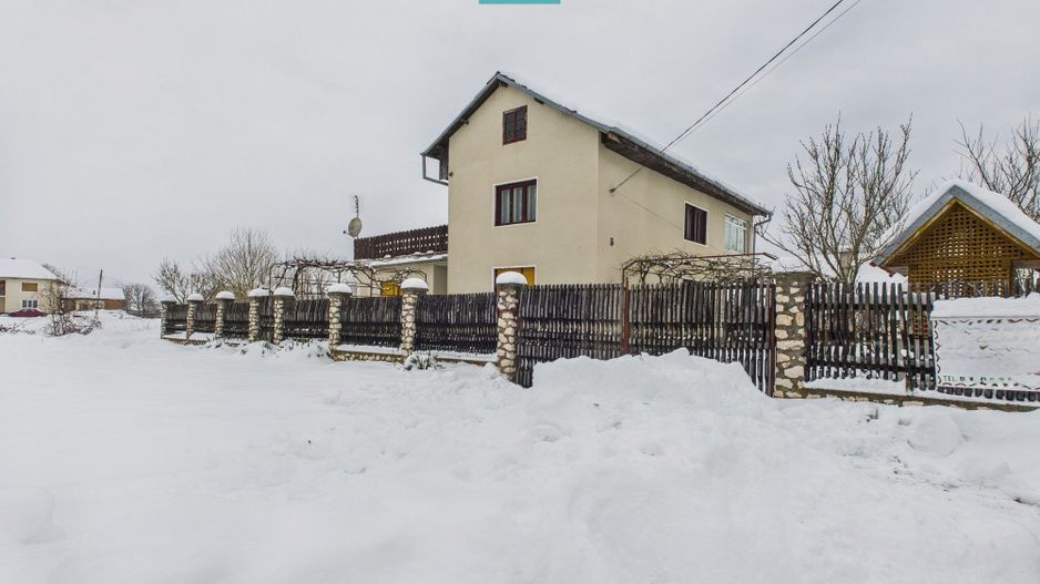 Casă cu etaj Căpâlnaş - Poză 2