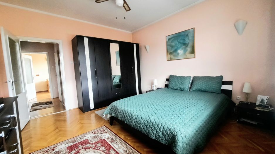 Apartament frumos si renovat cu garaj - zona Medicina - Poză 17