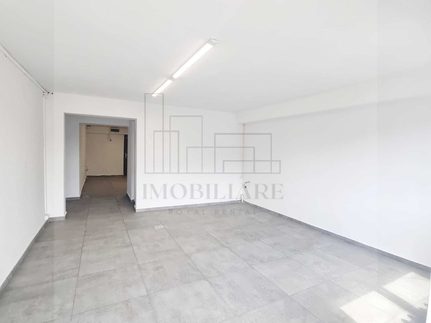 Spațiu comercial stradal de închiriat – 45 mp + 20 mp exterior - Poză 1