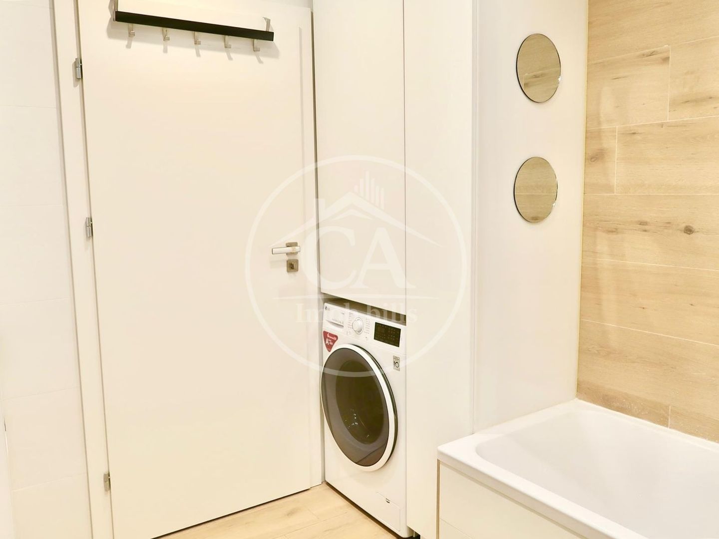 Apartament de vanzare  cu 3 camere Lux in zona Rogerius, Oradea. - Poză 16