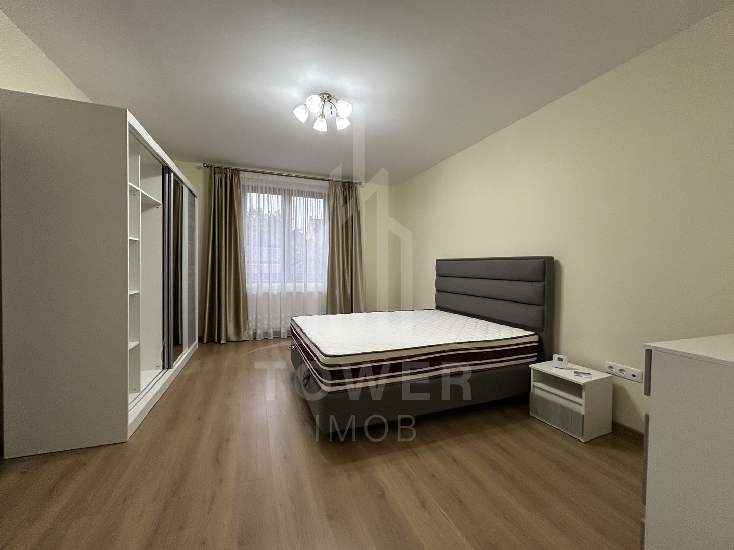Casă de închiriat curte proprie, subsol pod, garaj - Central - Poză 1