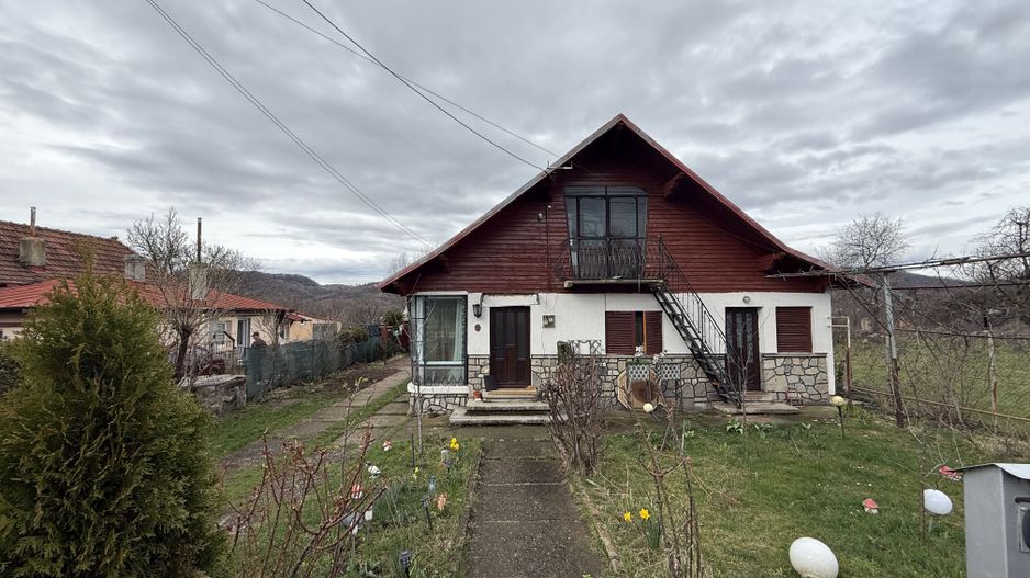 Casă corp C1 84mp + casă corp C2 51mp+garaj+ grădină și teren 889mp - Poză 18