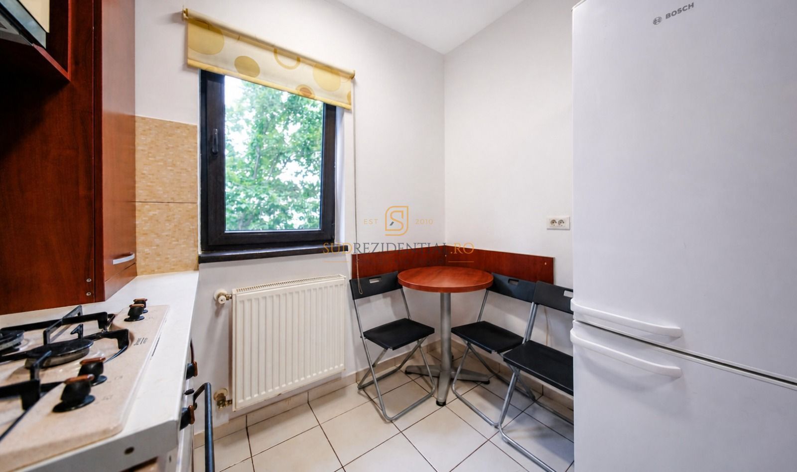 Apartament 3 camere, complet mobilat, decomandat, etaj intermediar - Poză 14