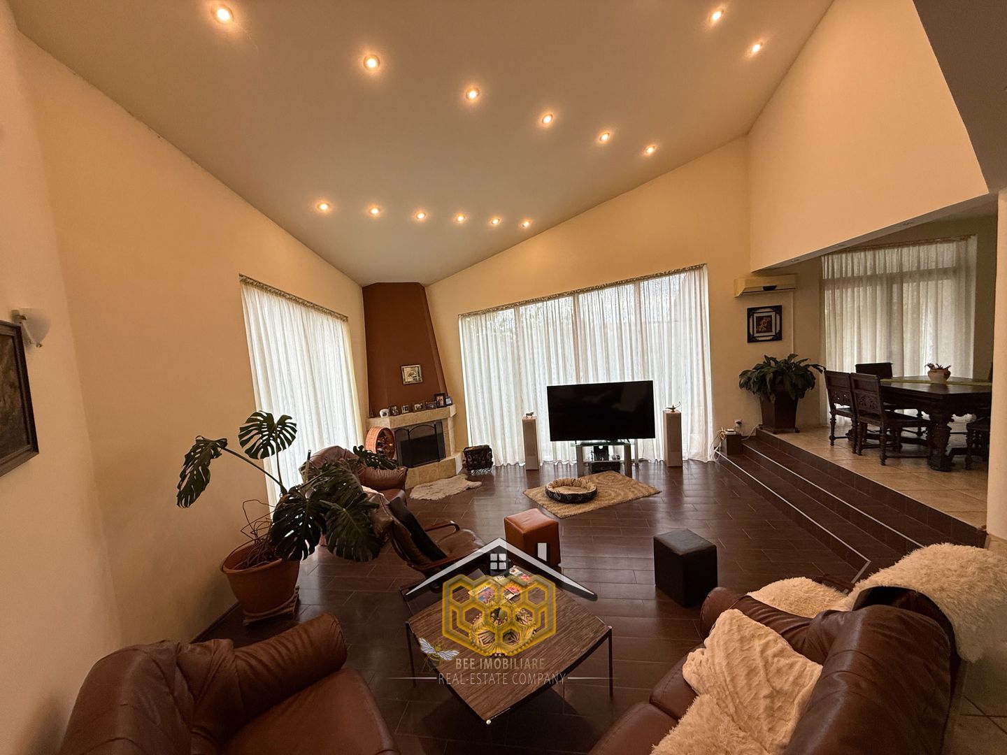 Casa P+1 cu garaj si 950 mp teren in Simnicul de jos - Comision 0% - Poză 1