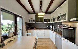 Casă cochetă cu teren generos și panoramă Chinteni - Poză 6