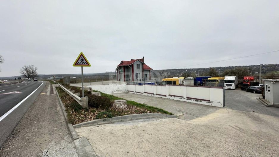 De Vânzare Clădire comercială cu depozit și parcare tiruri. 17 ari. - Poză 5