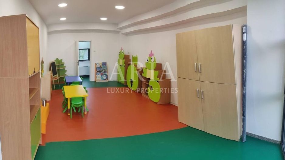 Cladire P+2 complet amenajata pentru grădiniță + Spatiu verde 3000mp - Poză 2