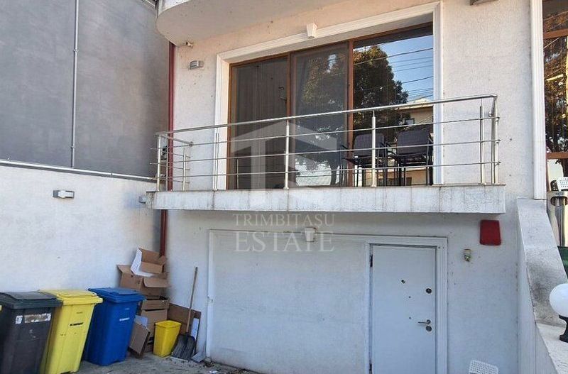 Casă / Vilă cu 8 camere de vânzare - Poză 3