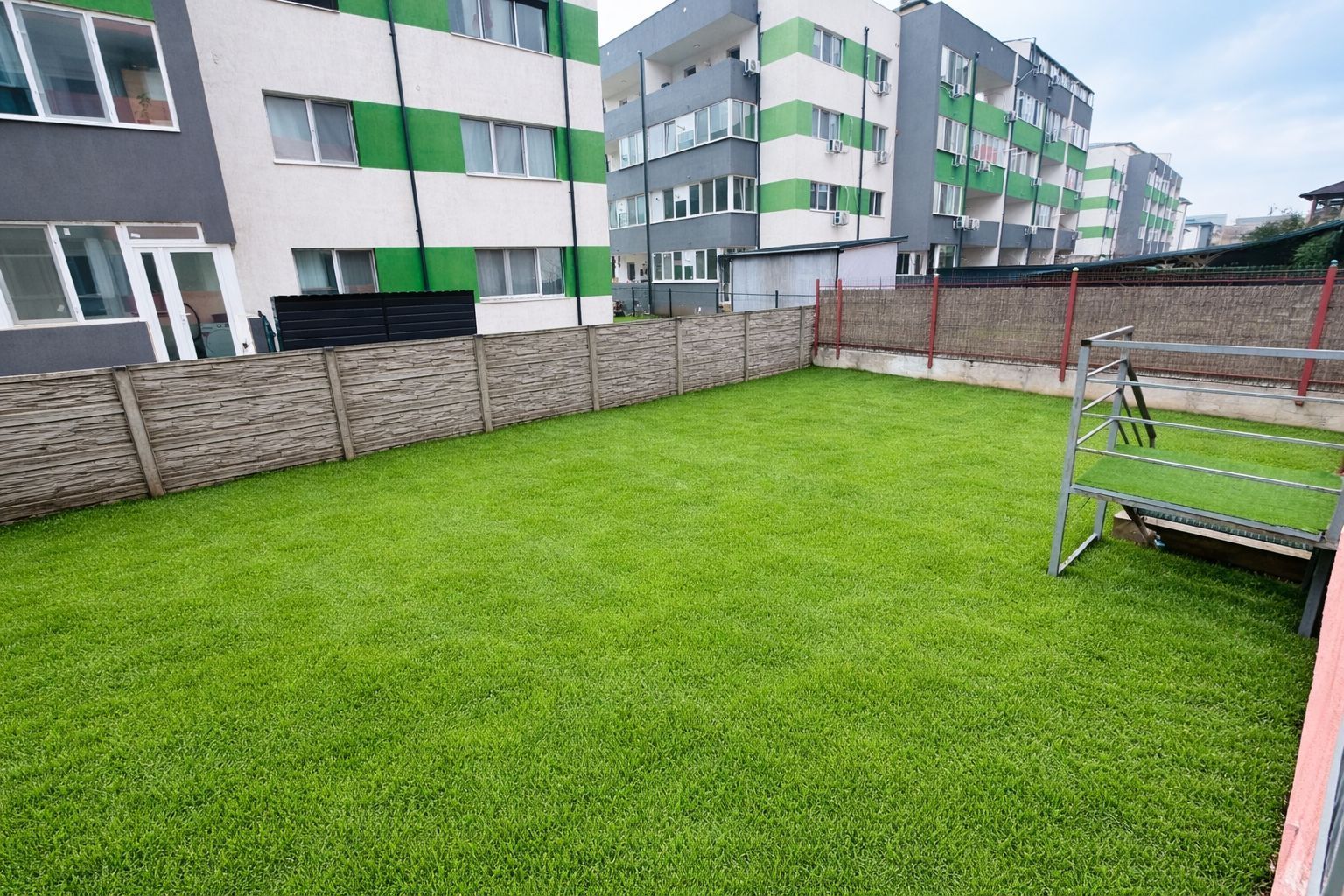 Metrou Berceni -Biruintei 2 camere 64mp plus curte 100mp - Poză 1