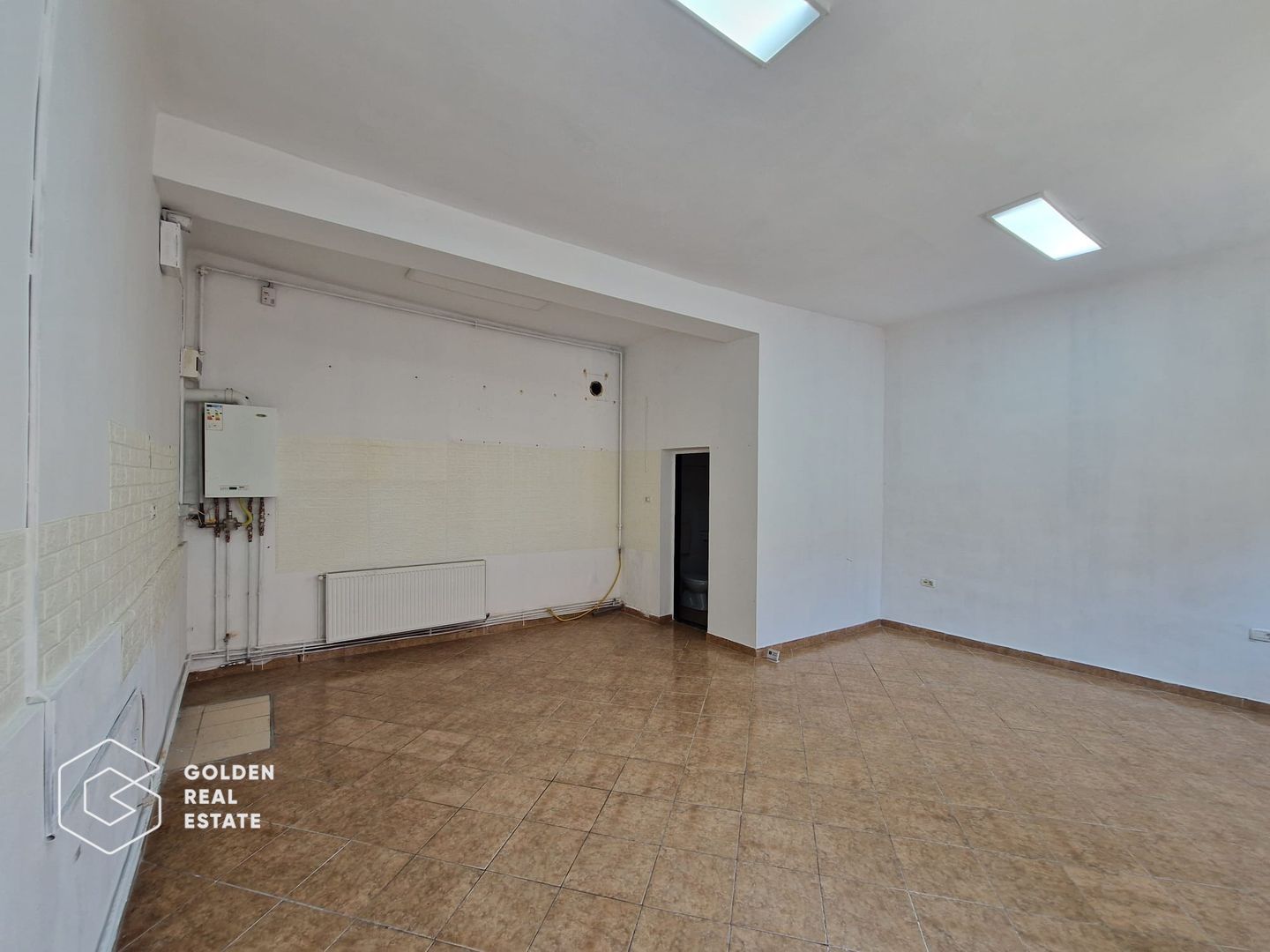 Spatiu comercial cu vitrina si acces stradal, str. Ciocio PoP - Poză 1