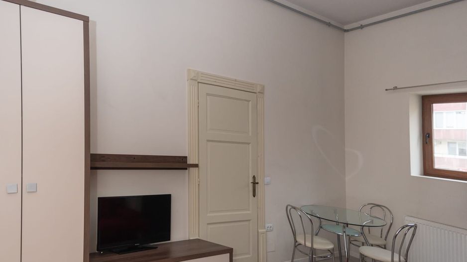 De Inchiriat | 2 Camere | Piata Victoriei - Centrala Proprie | Etaj 3 - Poză 5