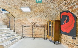 Eleganță subterană - pivniță exclusivistă Arad - Poză 6