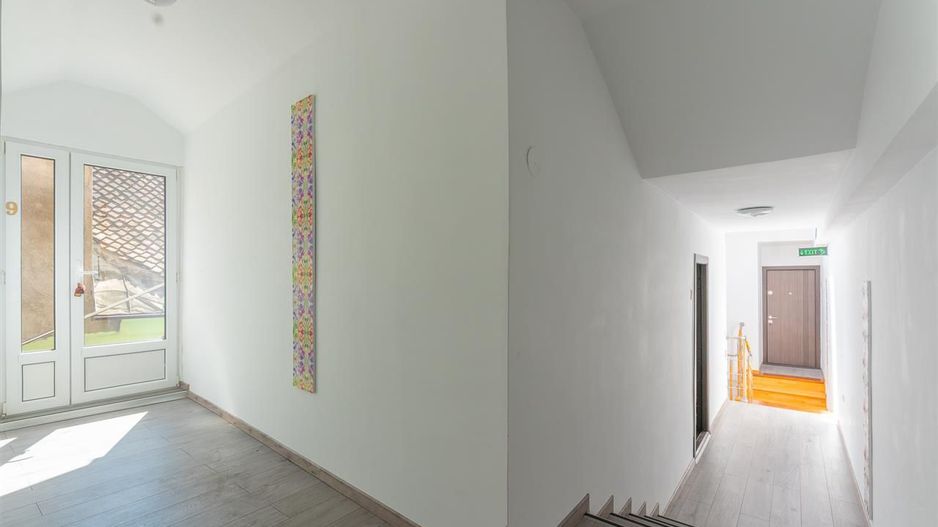 Casa cu spatiu comercial si 9 camere in zona istorica a Brasovului - Poză 16