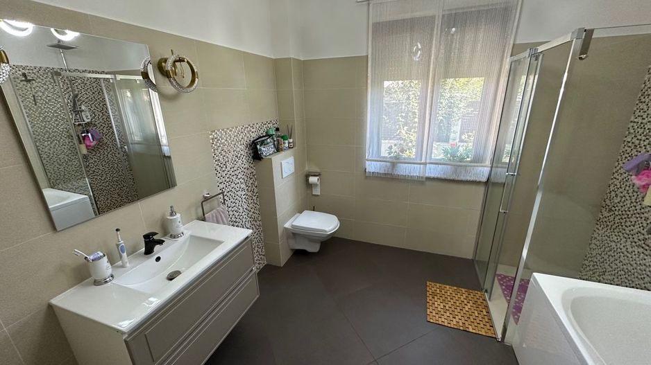 CASA EXCEPTIONALA CU LIVADA PROPRIE - Poză 16