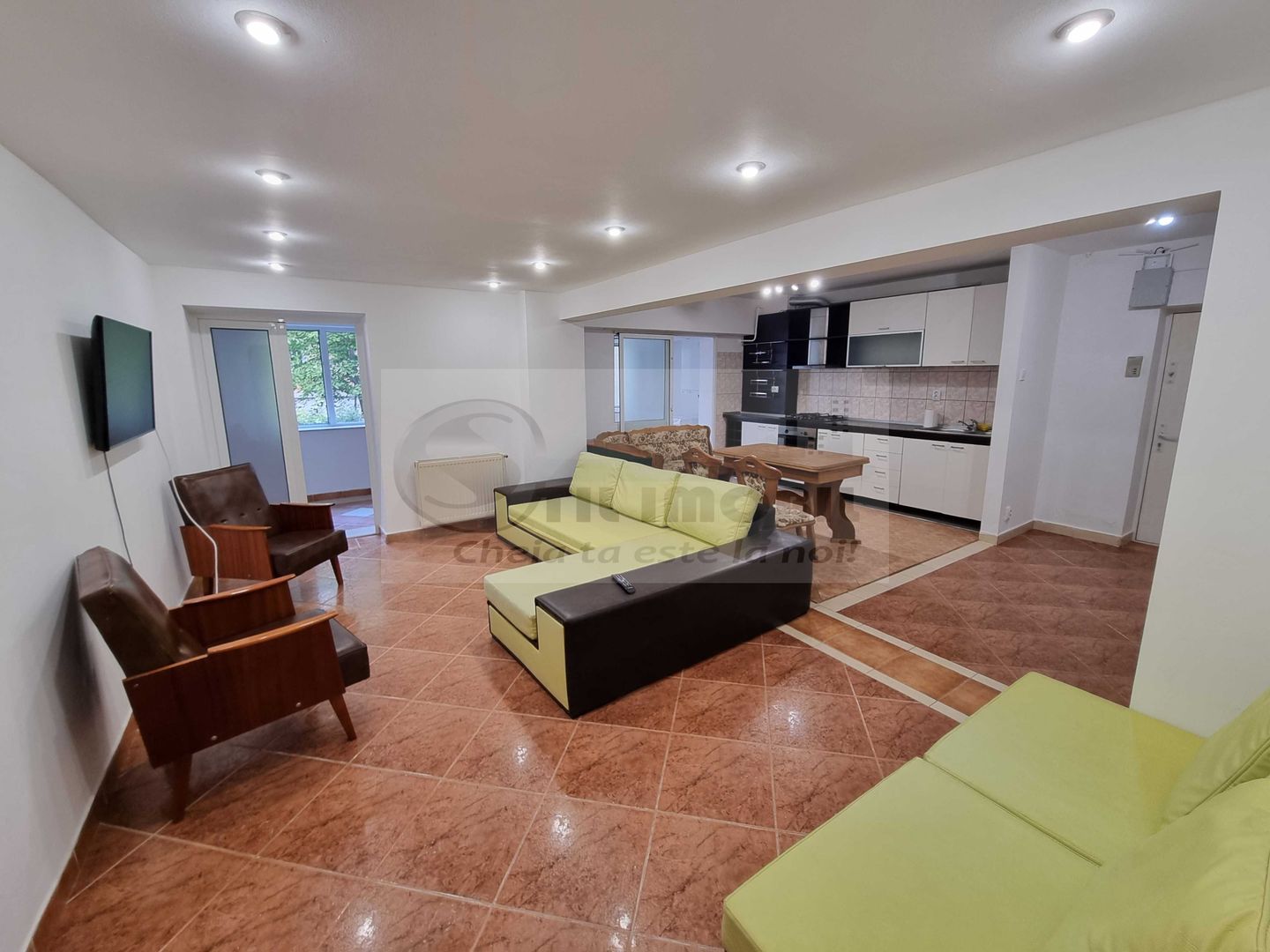 Inchiriere apartament 4 camere Nicolina - 690 euro - Poză 1