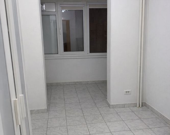 2 camere nemobilat, ideal firma sau locuinta, Piata Minis, pret excelent - Poză 4