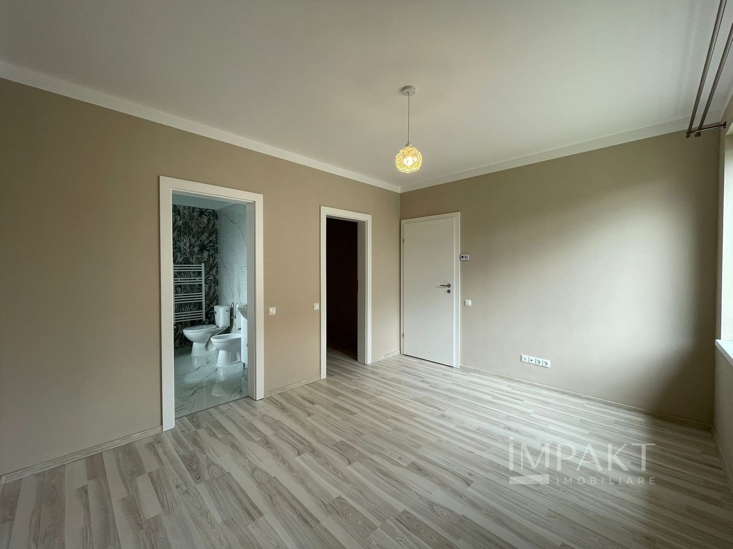 Casă / Vilă cu 4 camere de închiriat - Dezmir - Poză 11