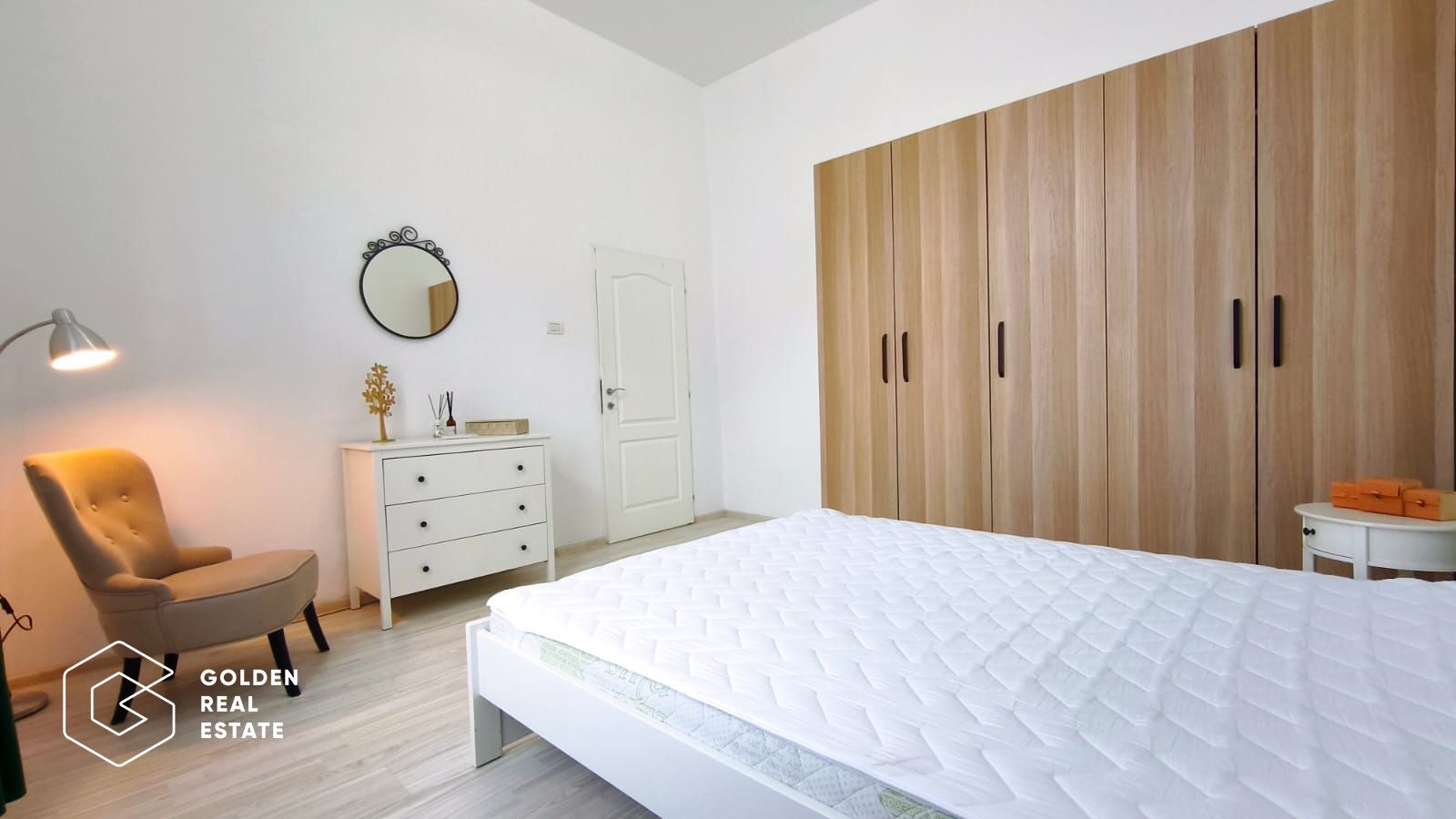 Apartament tineresc cu 2 camere, etaj 1, langa Primarie - Poză 1