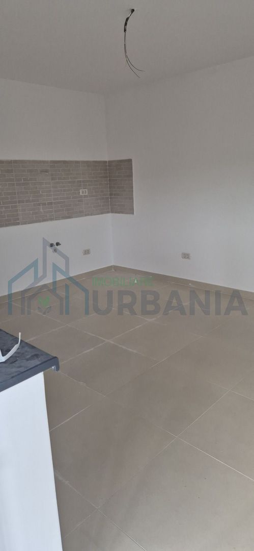 Casa Ciurbesti cu scara interioara si placa de beton! - Poză 6