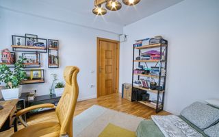 Casa complet mobilata 5 camere 3 bai curte generoasa - Poză 18