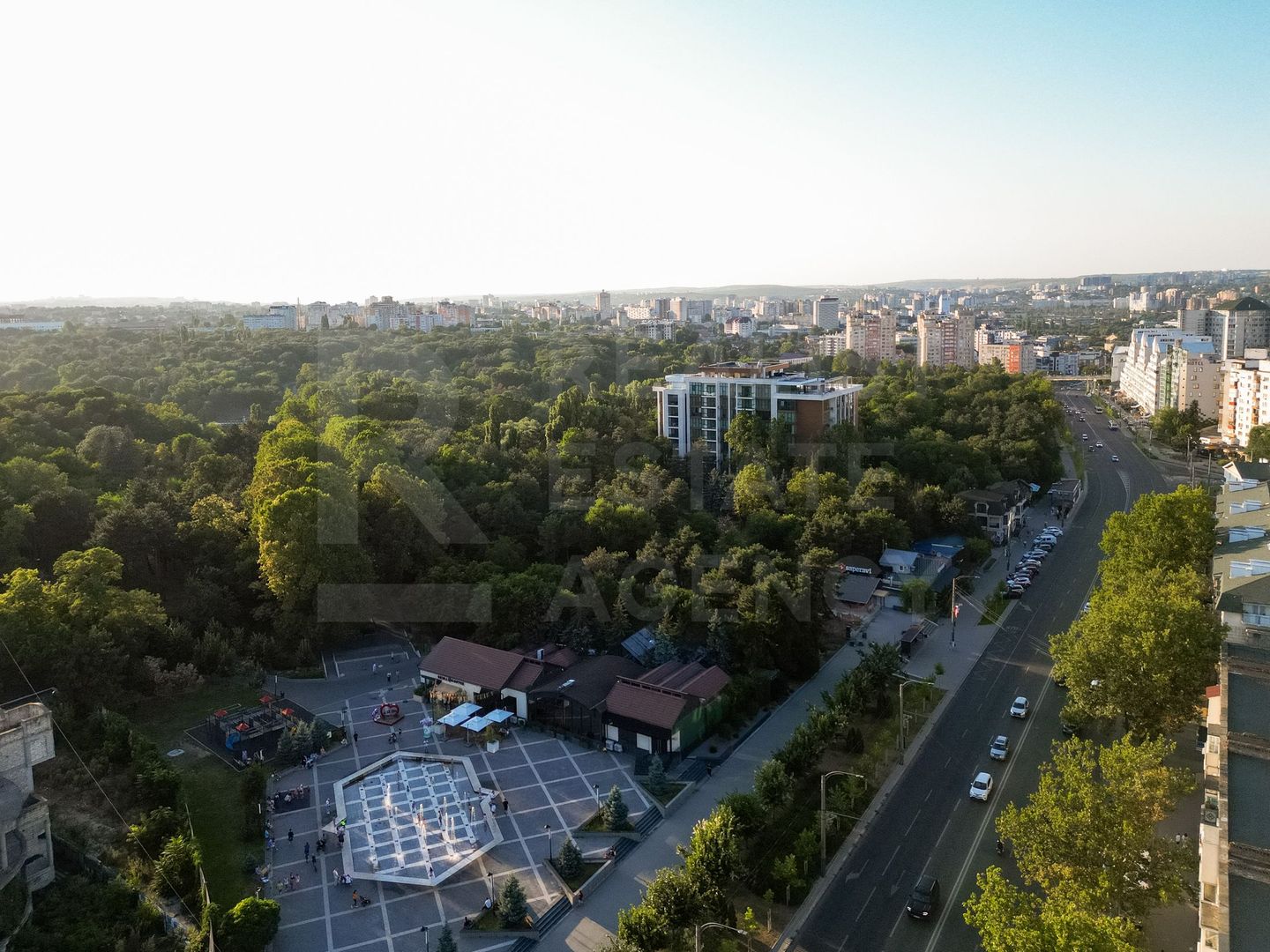 Vânzare, apartament, 3 camere, str. Valea Trandafirilor, Centru - Poză 1
