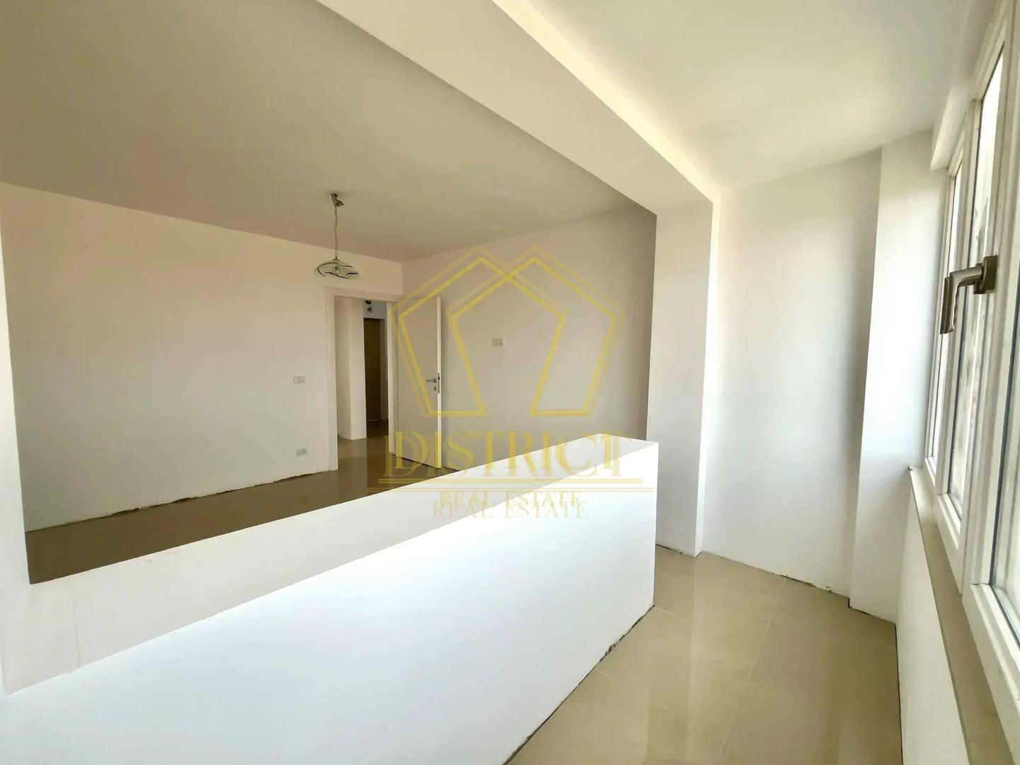 Apartament decomandat cu 2 camere | Recent renovat | Dâmbovița - Poză 2