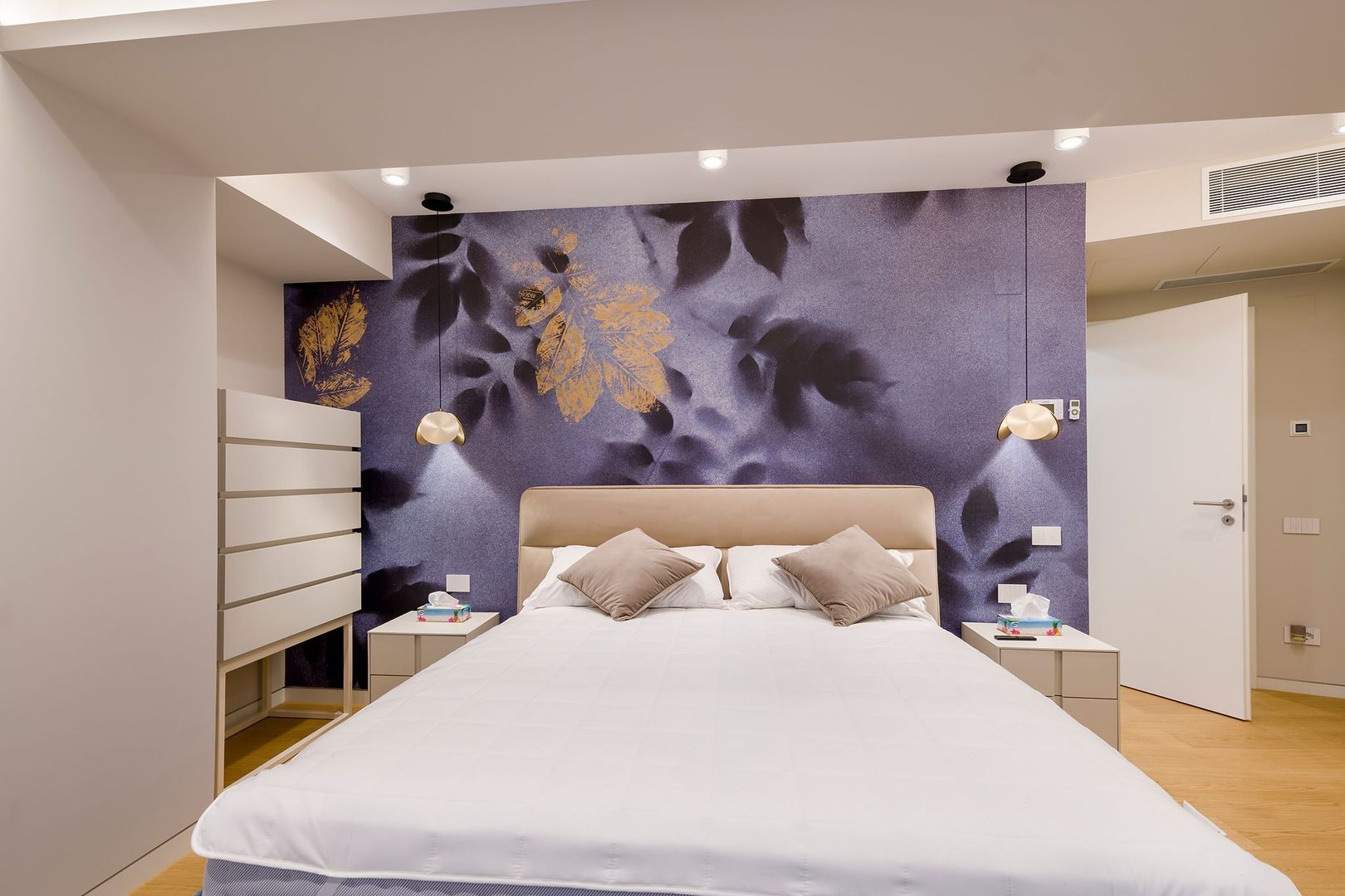 Apartament deosebit 4 camere complet mobilat si loc de parcare inclus - Poză 2