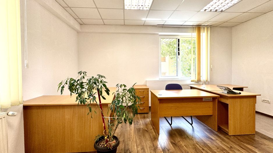 Birou cu 3-4 posturi de lucru - Poză 6