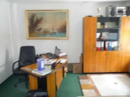 Casa cu trei camere  la curte de inchiriat. - Platinia - Poză 3