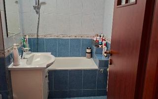 Vând apartament cu 3 camere în Tudor,strada Livezeni - Poză 3