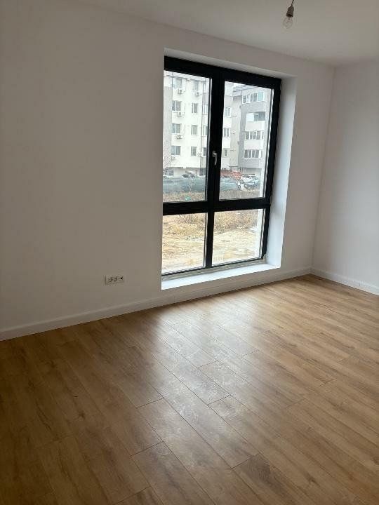 Vila moderna spatioasa - Poză 9