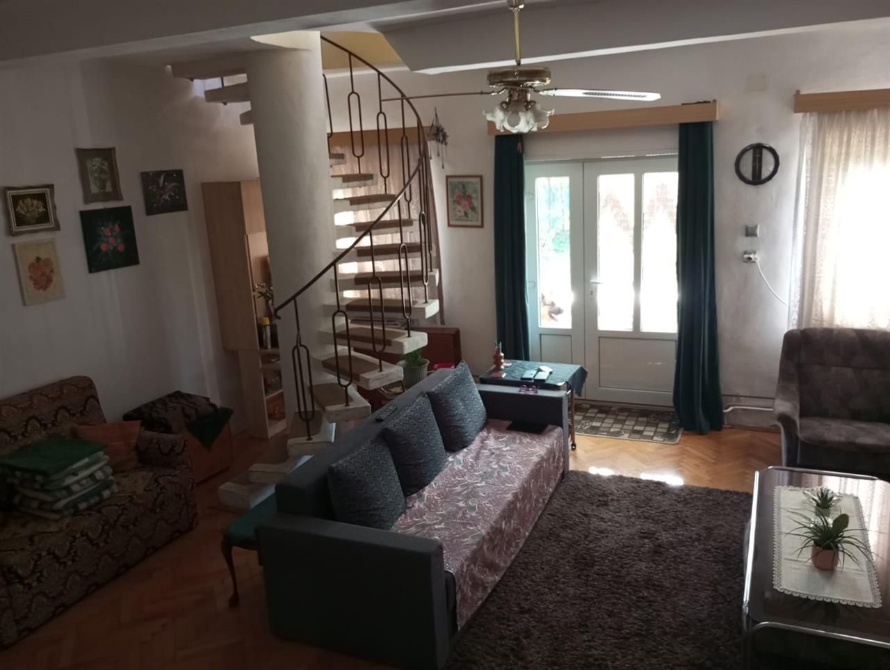 de vanzare casa mare  zona Brancoveanu suprafata utile 350 mp - Poză 1