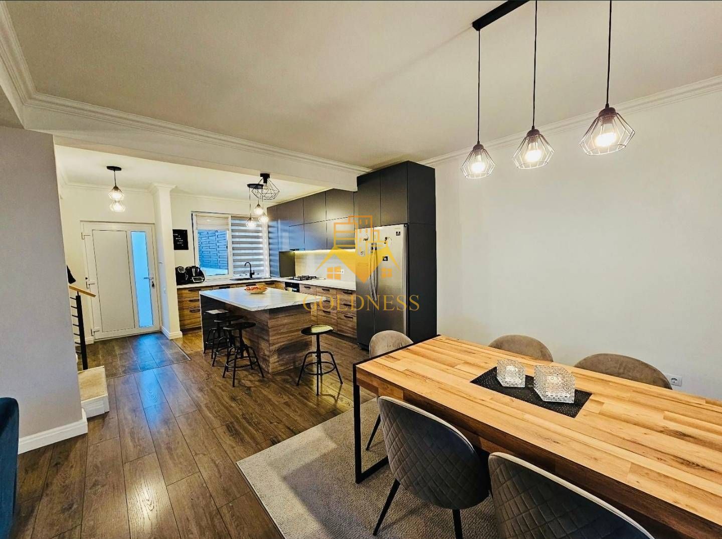 Casa individuala, 4 camere, parcare, 120mp,300mp teren,cartier Voronet - Poză 2