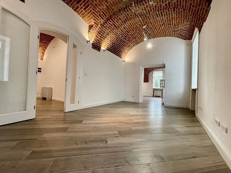 Spatiu birou in cladire istorica restaurata - Poză 4