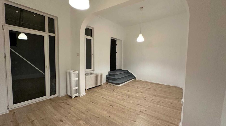 PIATA ROMANA, Proprietar , apartament 3 camere in vila - Poză 1