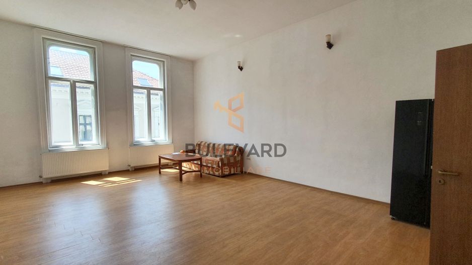 Apartament cu 3 camere, zona Centrala! - Poză 1