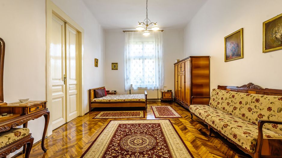 Apartament cu 4 camere zonă ultracentrală - Poză 1