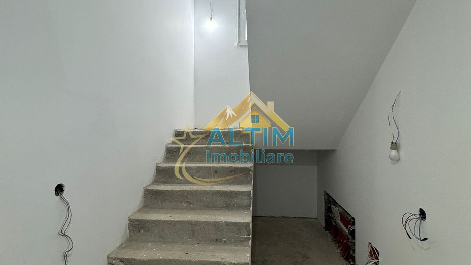 De vânzare - Casă cu 4 camere în cartier Izvor - Poză 12