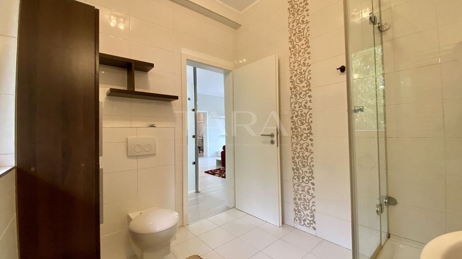 Oportunitate excelentă! Apartament in vilă, 5 camere. - Poză 11