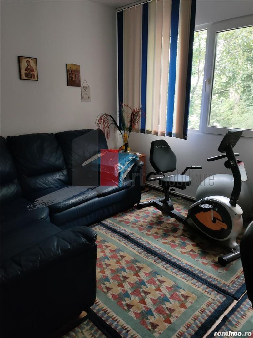 Vânzare apartament semidecomandat 4 camere cu centrală Bd. Obregia - Poză 17