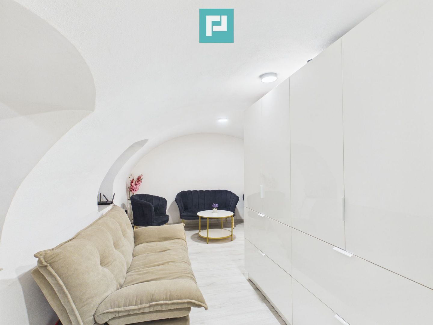 Apartament spațios cu 3 camere, zona centrală - Poză 12