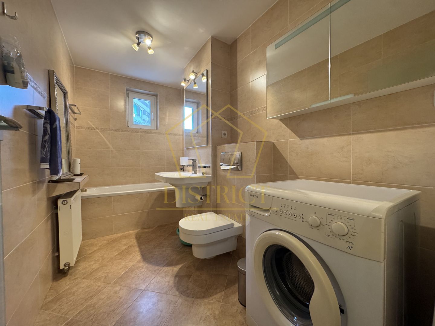 Apartament spatios cu 4 camere si garaj | Spitalul Judetean - Poză 9