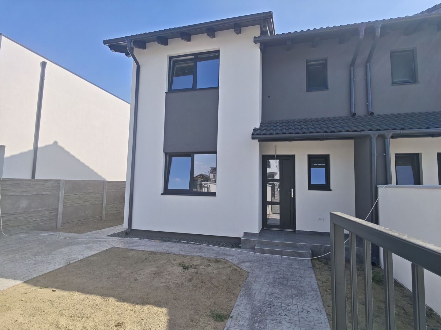 Sacalaz, 1/2 Duplex pe Etaj, 4 Camere,2 Bai,Terasa Acoperita - Poză 3