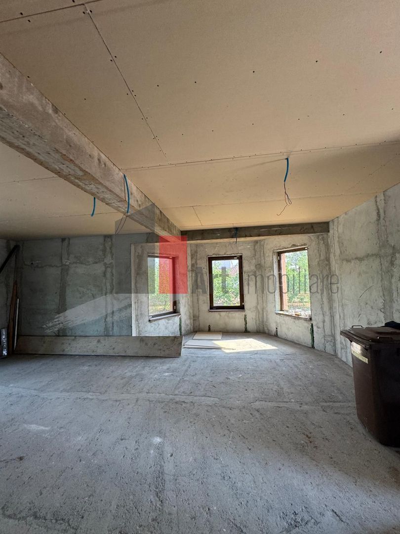 Casa la rosu in Peris - Poză 9