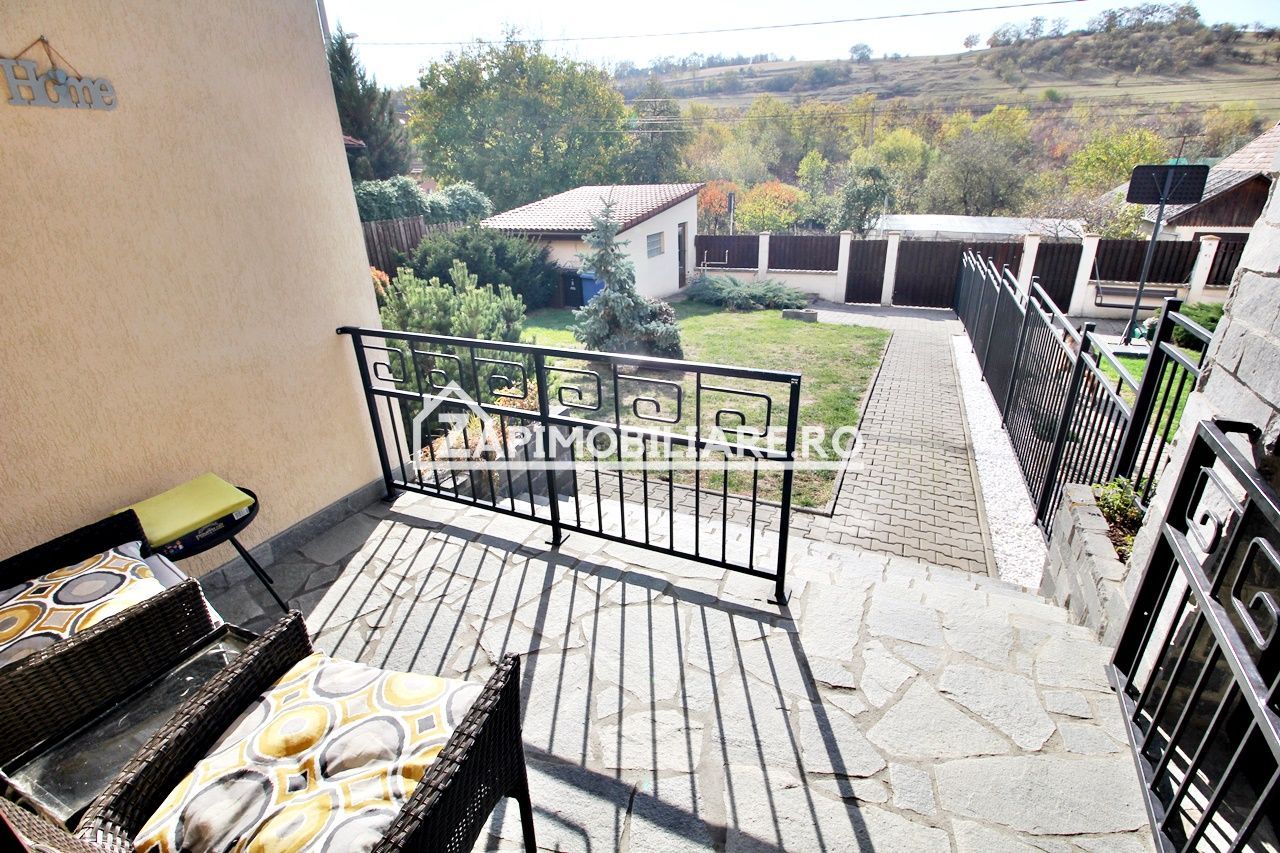 Casa 3 camere, 2 bai,1 garaj,teren 360 mp.zona Dambu Pietros - Poză 13