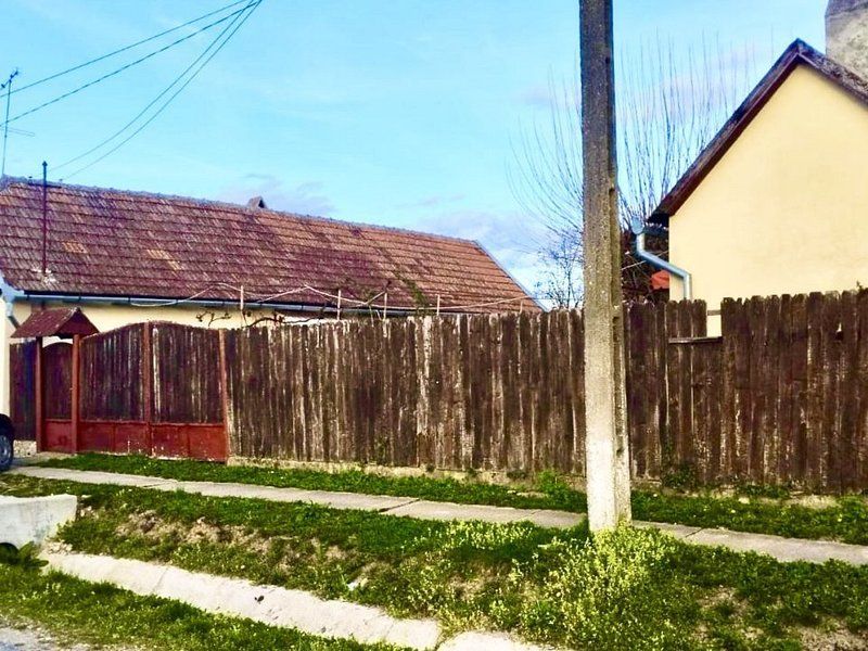 Casa situata central cu teren în suprafață de 5036 mp - Poză 5