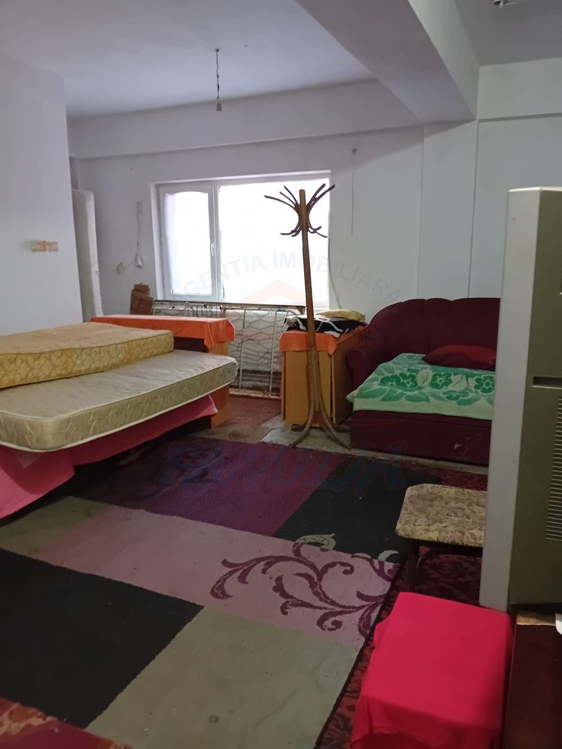 PROPRIETATE P+P1 CU 10 CAMERE – DE ÎNCHIRIAT SAU DE VÂNZARE - Poză 11